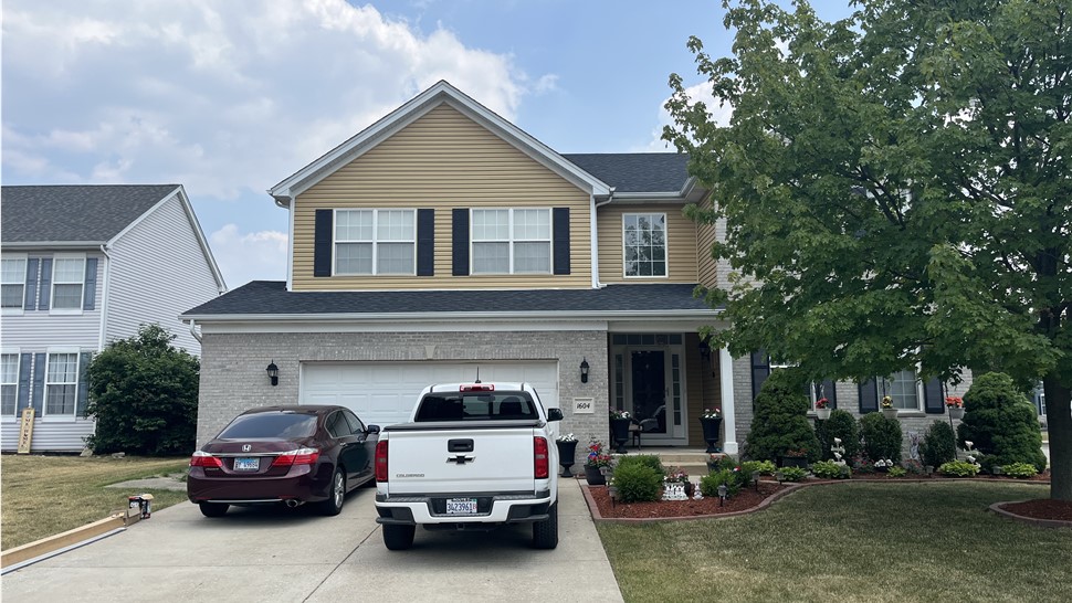 Crafted with unwavering attention to detail, TTLC Inc.'s Amber siding from Camden Pointe magnifies the elegance and durability of this Plainfield, IL home, making it a standout in the neighborhood.