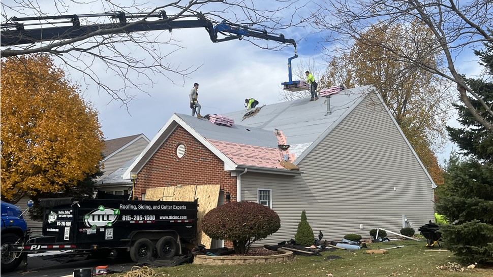 Plainfield, Joliet, Naperville, Lisle, Oswego, weather resistant roof, very neat crew, seamless appearance, punctual, positive experience, energy efficient.