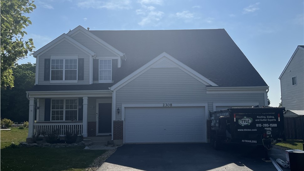 Joliet Roof installation Onyx Black Owens Corning shingles