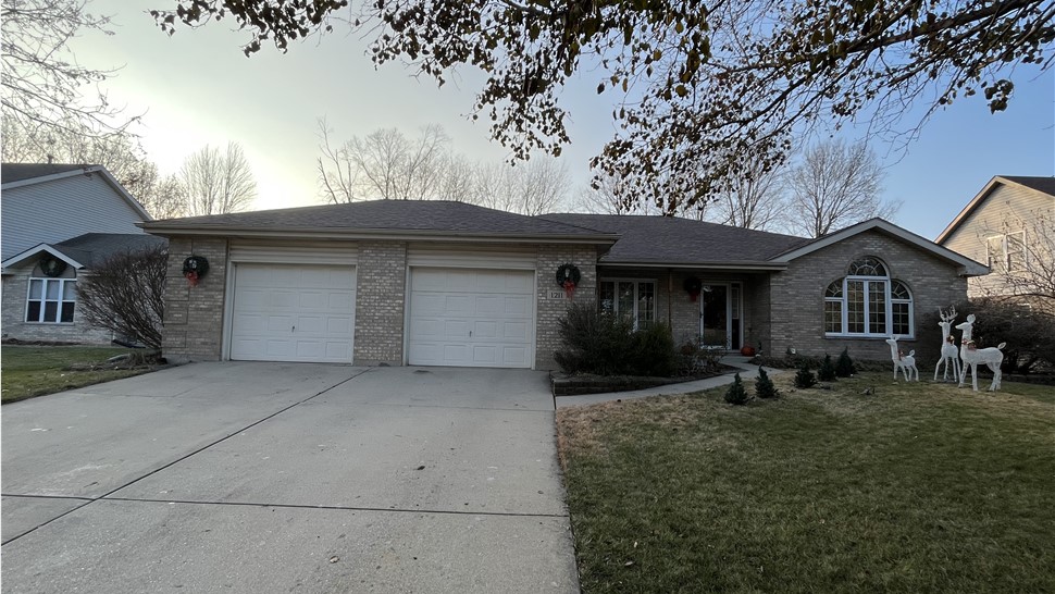Naperville, Morris, Shorewood, Montgomery, Joliet, Plainfield,  insurance claims, storm damage, insurance work, vinyl siding, restoration, repairs, siding contractors, affordable, hail damage.