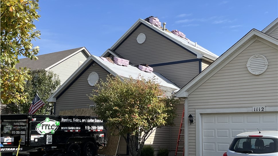 Woodale, Bloomingdale, Grayslake, Joliet, Plainfield, satisfied customer, seamless gutters, siding hail damage, siding repair, roofing repair, seamless gutter systems, affordable, wind damage.