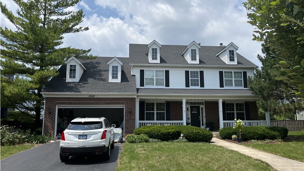 Siding project in Plainfield, Illinois; Variform "Colonial White" siding installation