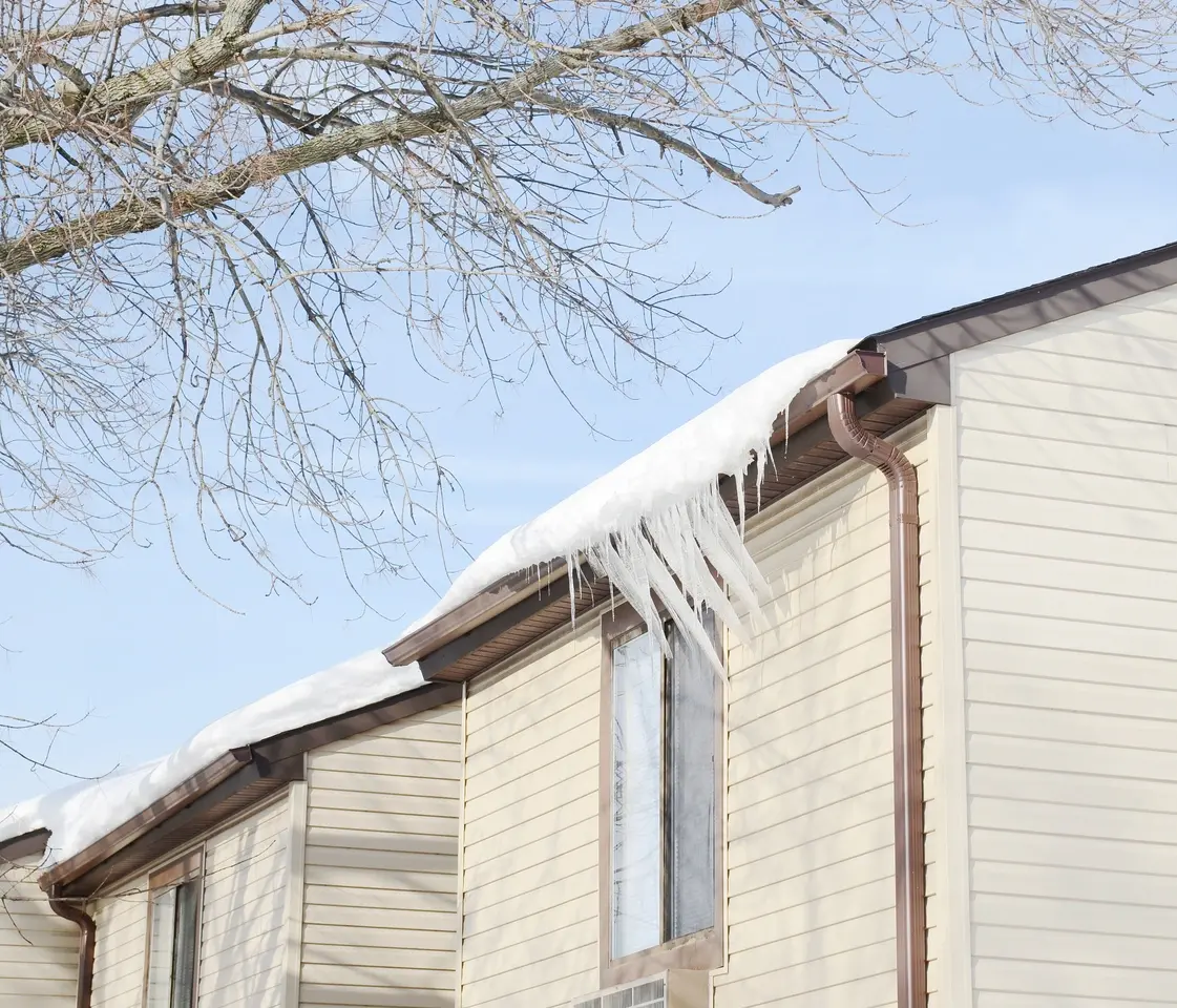 finding ice dam on roof due to poor insulation