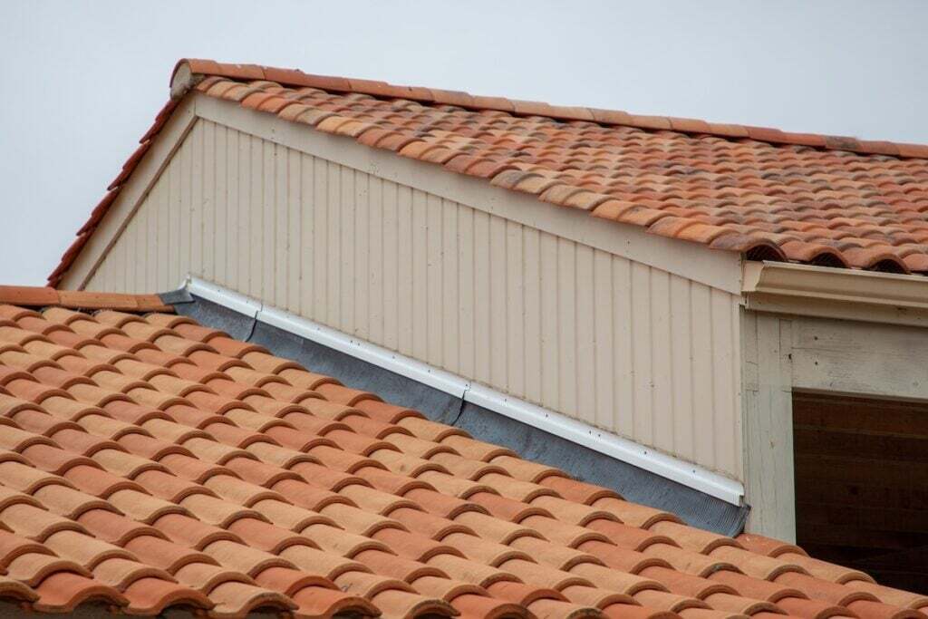 roof edge flashing strip with lead skirt flap for waterproofing