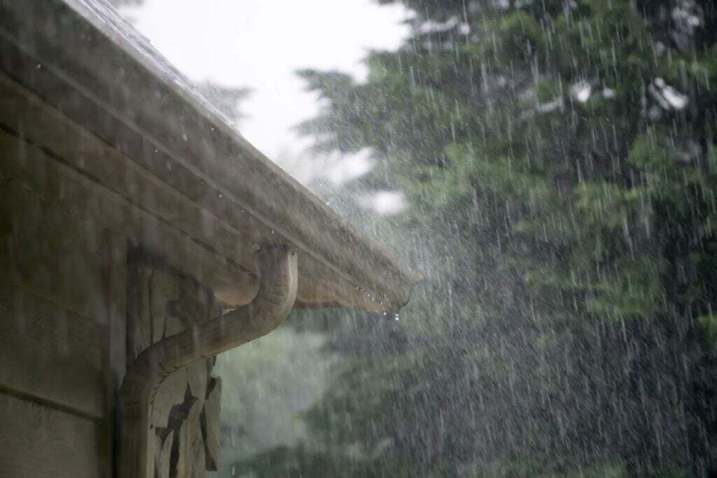 what is the best roofing system for commercial buildings in eau claire wi heavy rain water system