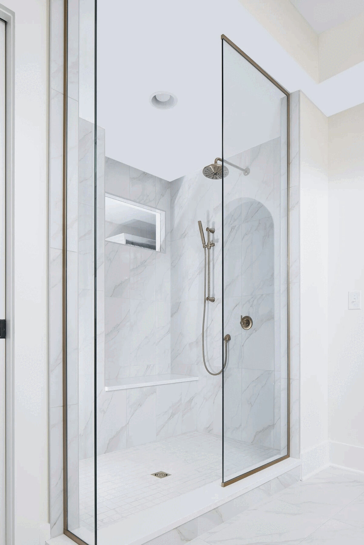 Spa-Worthy Shower Enclosures: Steamy Styles for a Dream Bathroom
