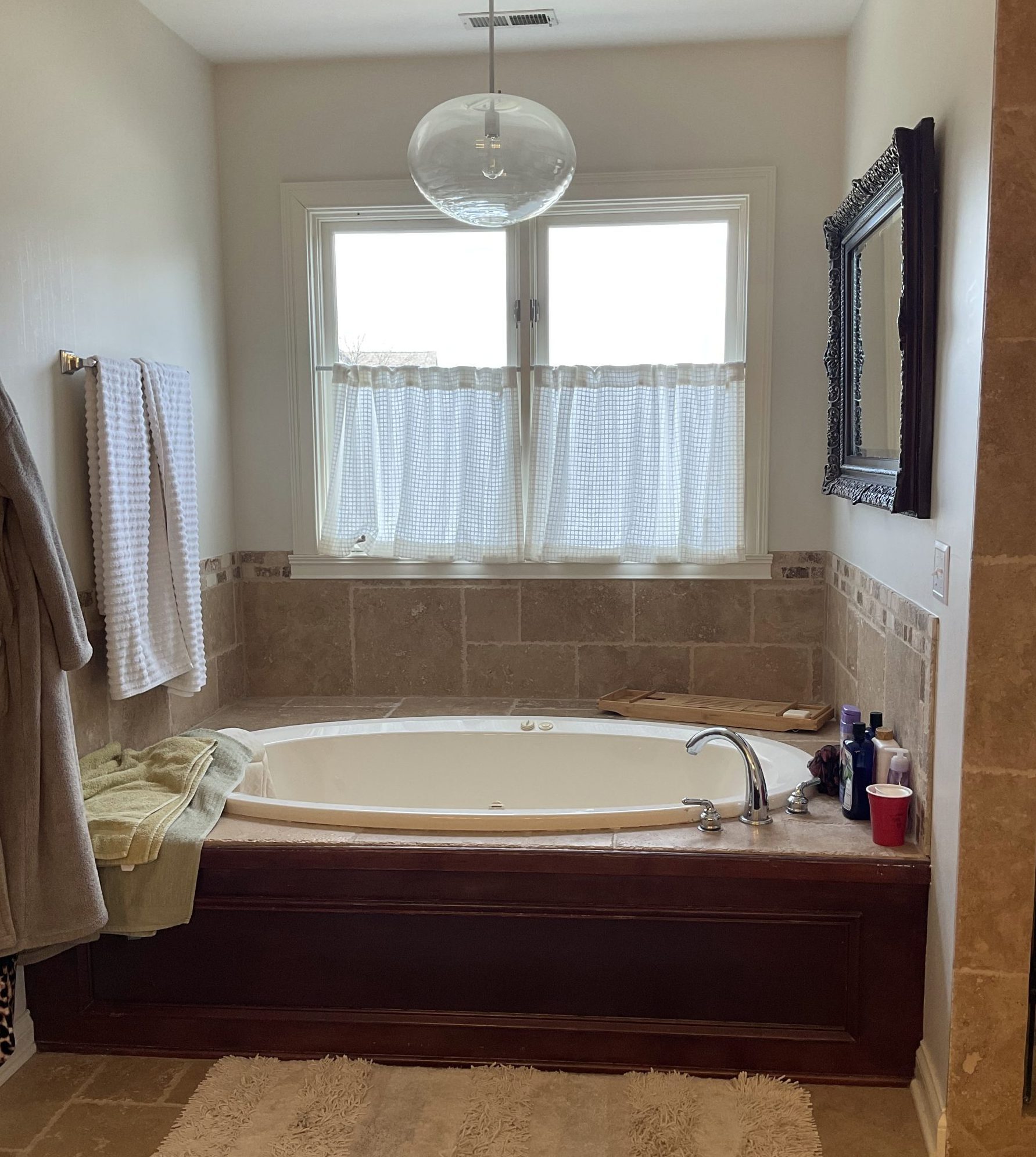 Bringing Sleek Design and Soothing Vibes to a Lackluster Bathroom