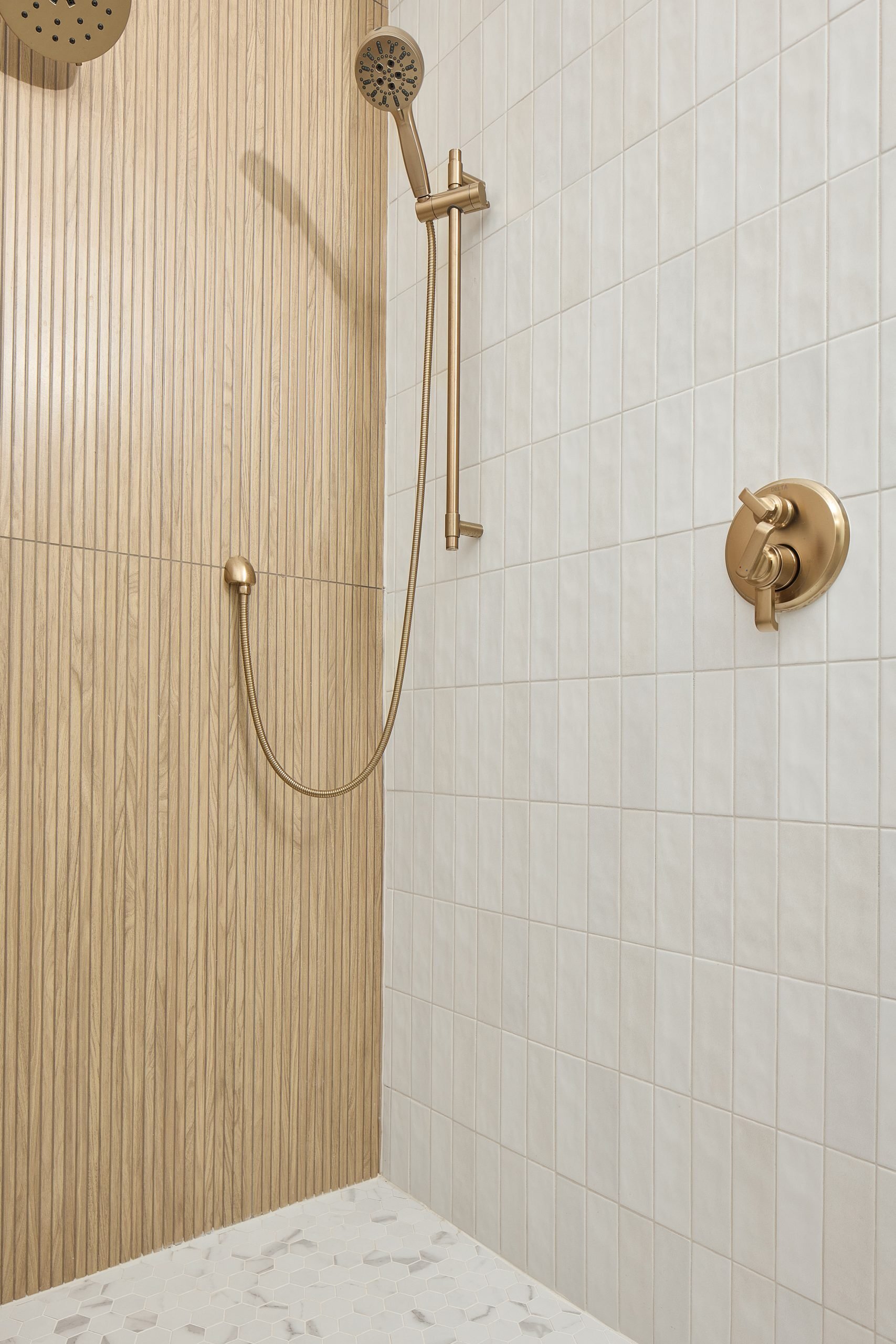 Bringing Sleek Design and Soothing Vibes to a Lackluster Bathroom