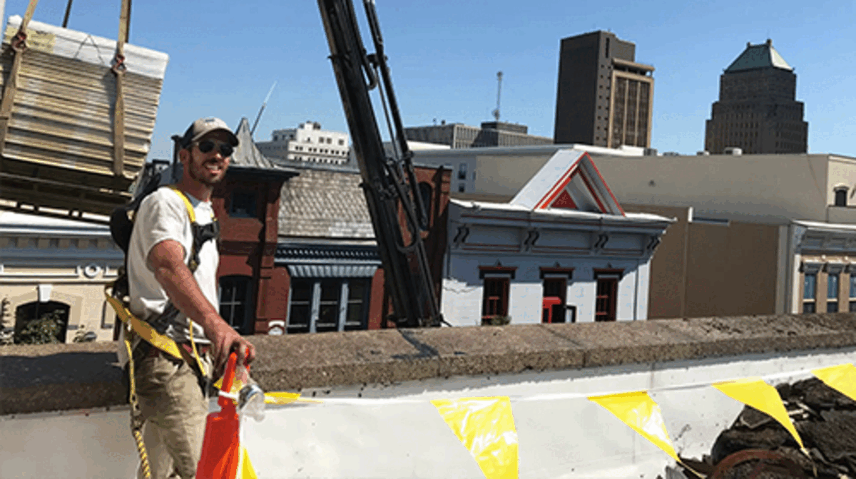 How to Hire the Best Roofing Contractor and Avoid Common Roofing Scams
