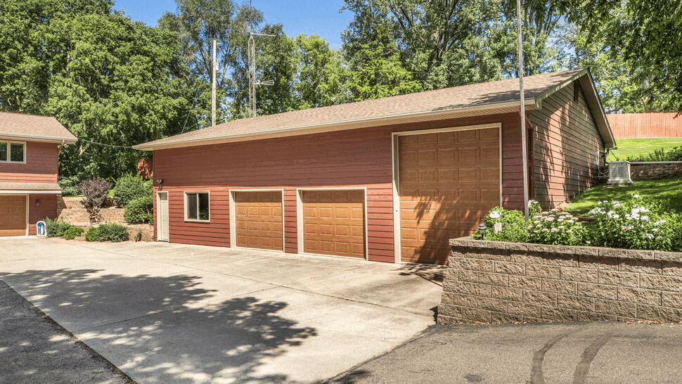 Gorgeous Exterior Remodel with Firebrick Vinyl Siding in Clearwater, MN