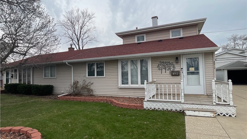 Roofing, Gutters Project in Hometown, Illinois by Stan's Roofing & Siding