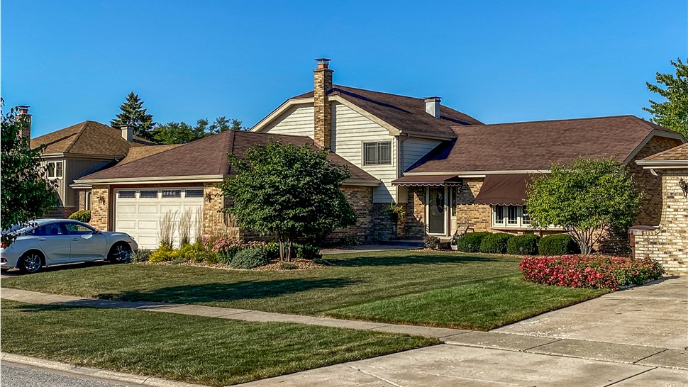Siding Project in Tinley Park, IL by Stan's Roofing & Siding