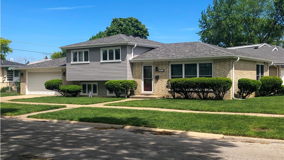 Gutters, Roofing, Siding Project in Oak Lawn, IL by Stan's Roofing & Siding
