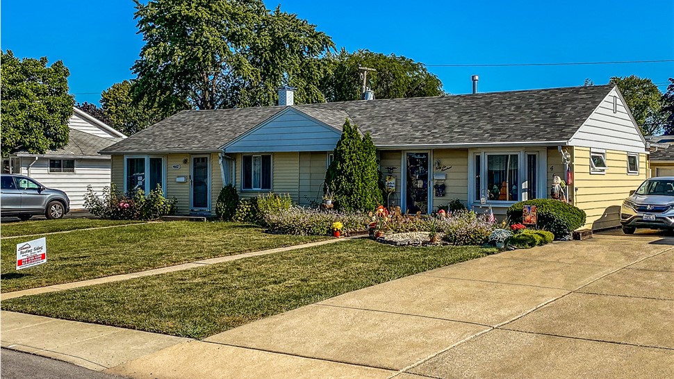 Roofing, Siding Project in Hometown, IL by Stan's Roofing & Siding