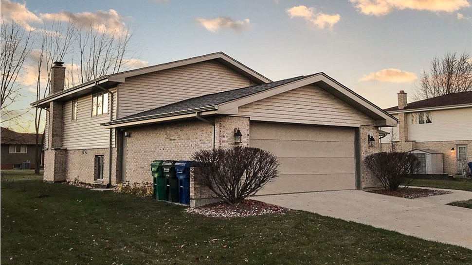 Gutters, Roofing, Siding Project in Homer Glen, IL by Stan's Roofing & Siding