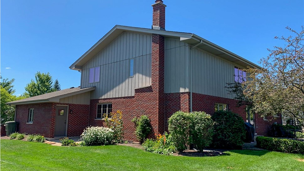 Siding Project in Tinley Park, IL by Stan's Roofing & Siding