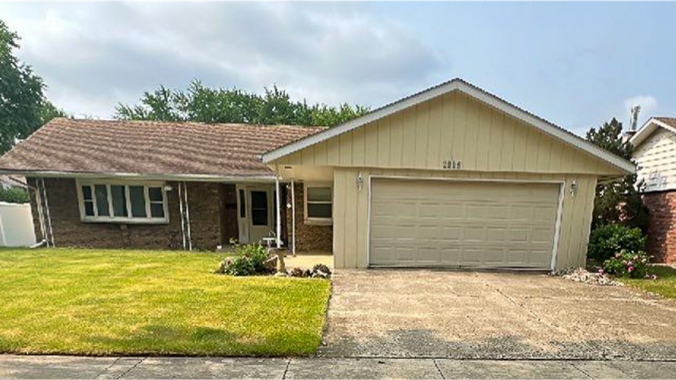Gutters, Siding, Soffit and Fascia Project in Lockport, IL by Stan's Roofing & Siding